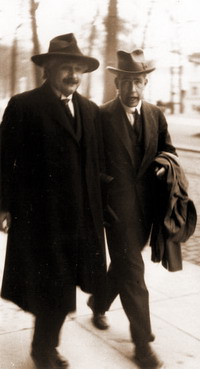 Albert Einstein & Niels Bohr